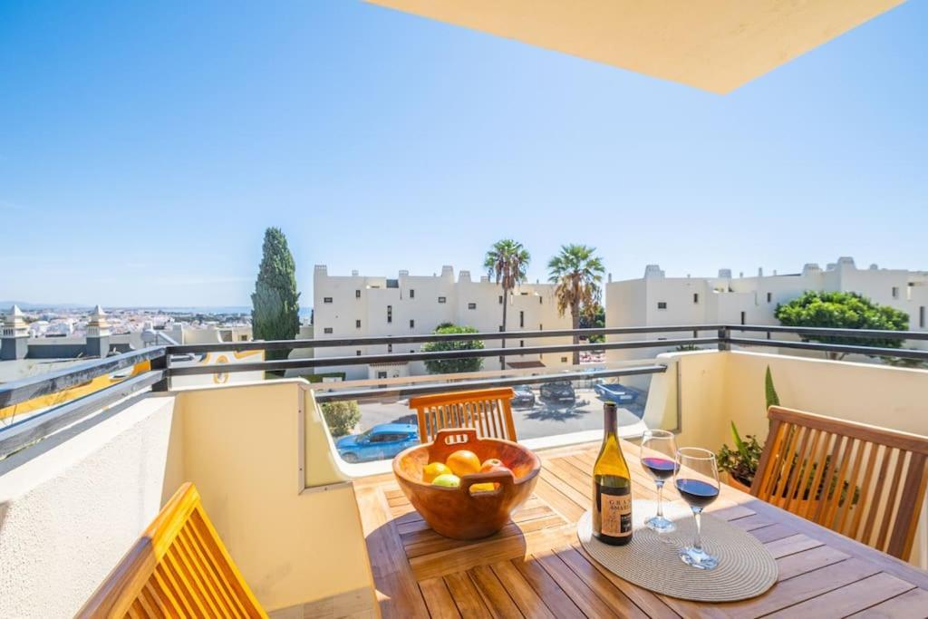 White - Ocean View Апартаменты
